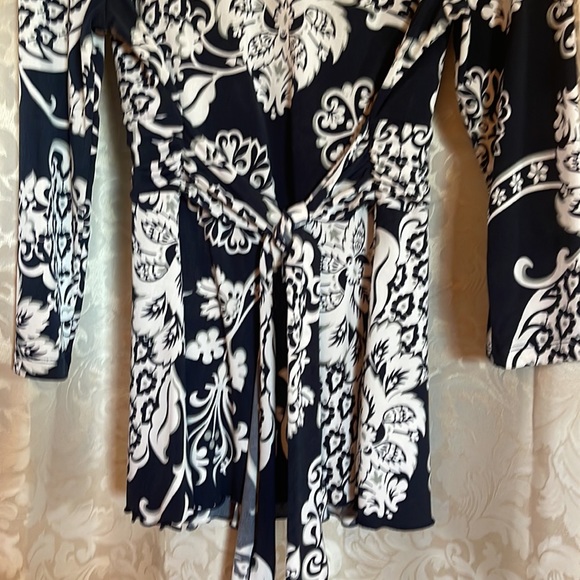 Navy and White Top - Picture 3 of 4